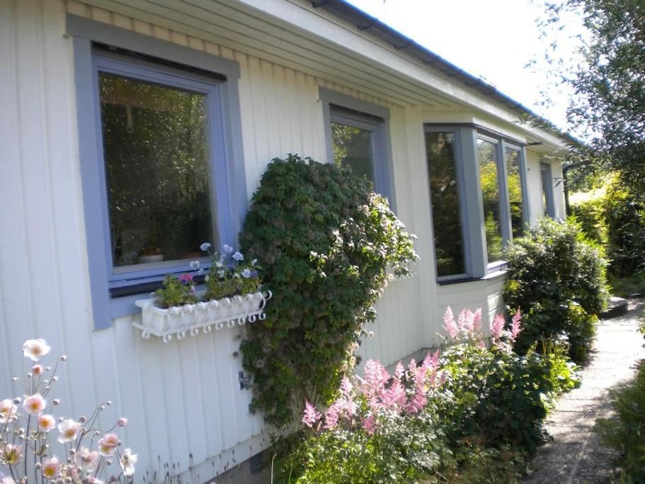 Villa Med Blommande Traedgard, Centralt Båstad Exterior foto